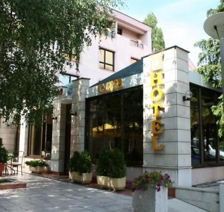 Hotel Dinara ليفنو المظهر الخارجي الصورة