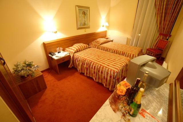 Hotel Dinara ليفنو الغرفة الصورة
