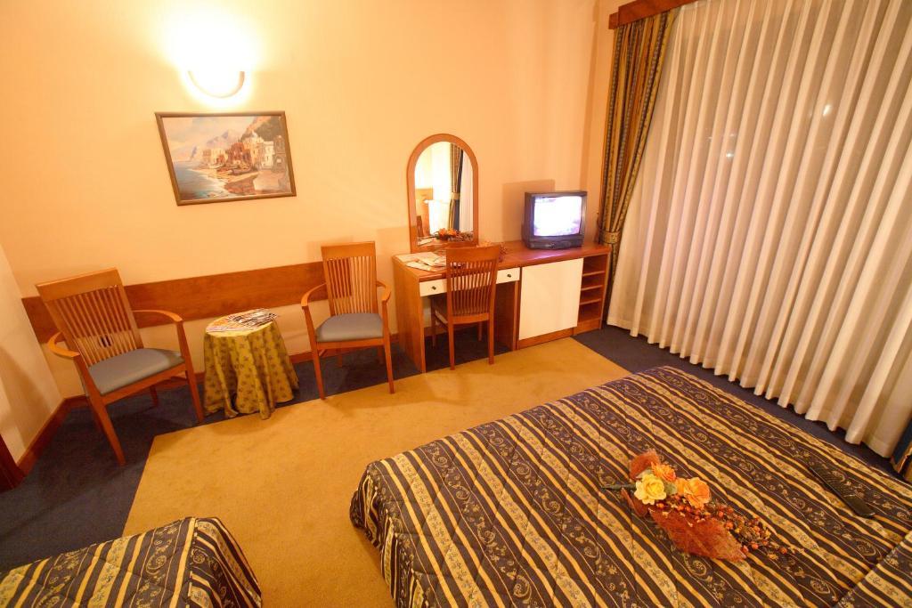 Hotel Dinara ليفنو الغرفة الصورة