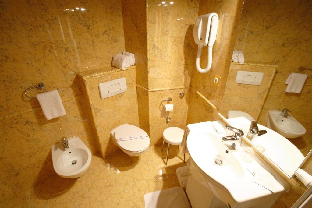 Hotel Dinara ليفنو الغرفة الصورة