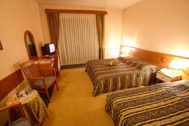 Hotel Dinara ليفنو المظهر الخارجي الصورة