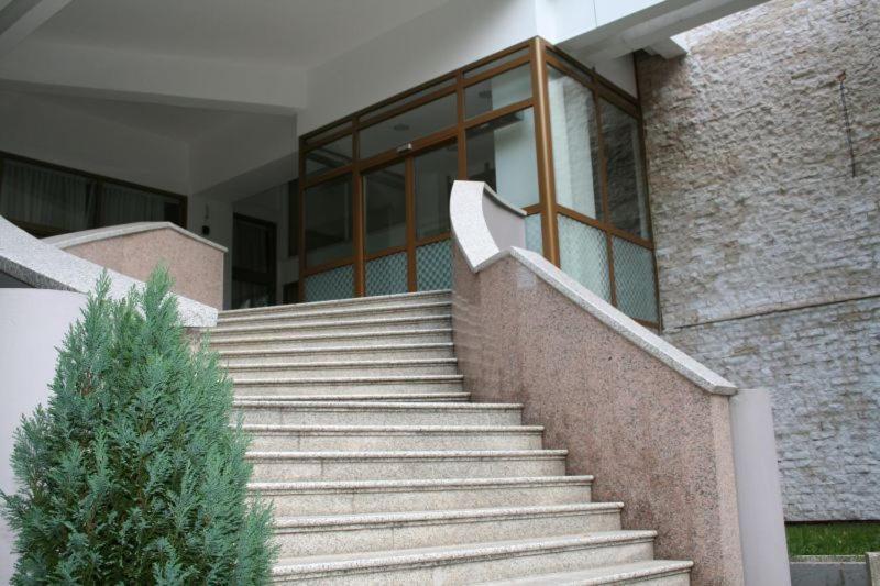Hotel Dinara ليفنو الغرفة الصورة