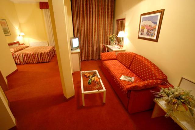 Hotel Dinara ليفنو المظهر الخارجي الصورة