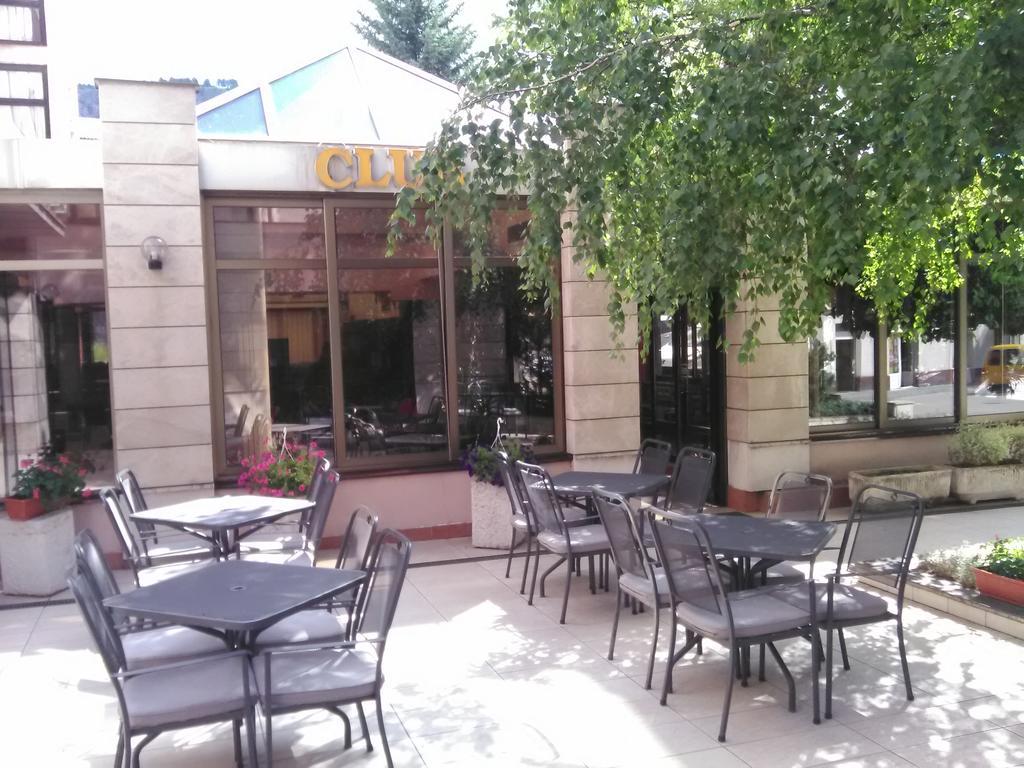 Hotel Dinara ليفنو المظهر الخارجي الصورة