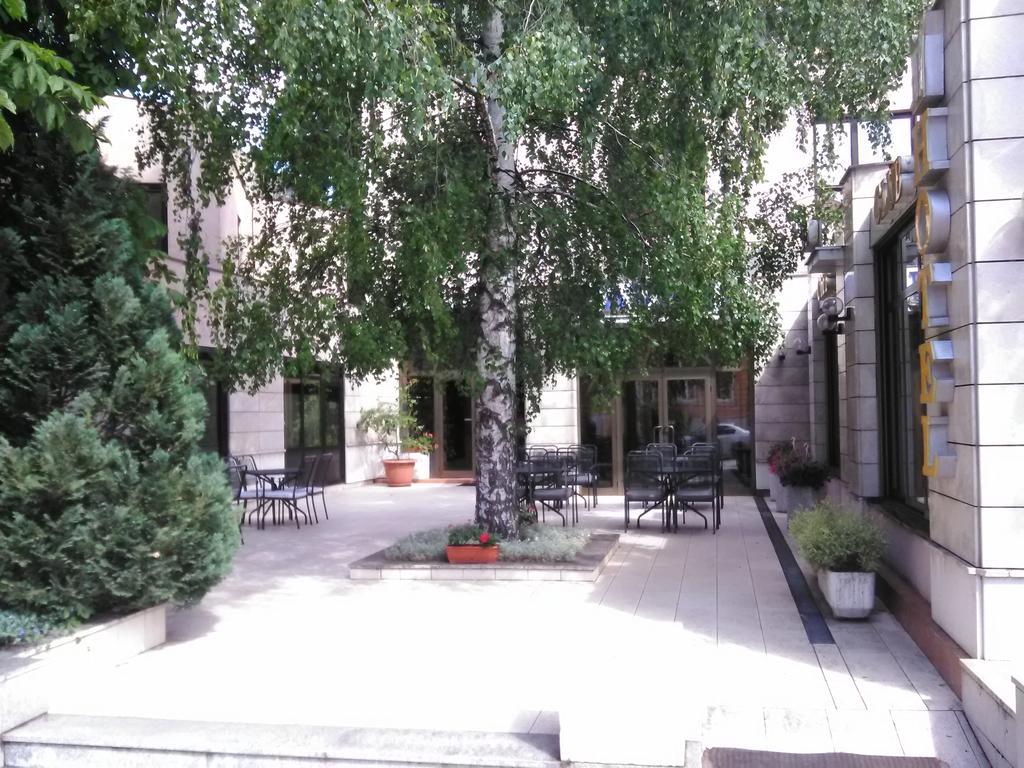 Hotel Dinara ليفنو المظهر الخارجي الصورة