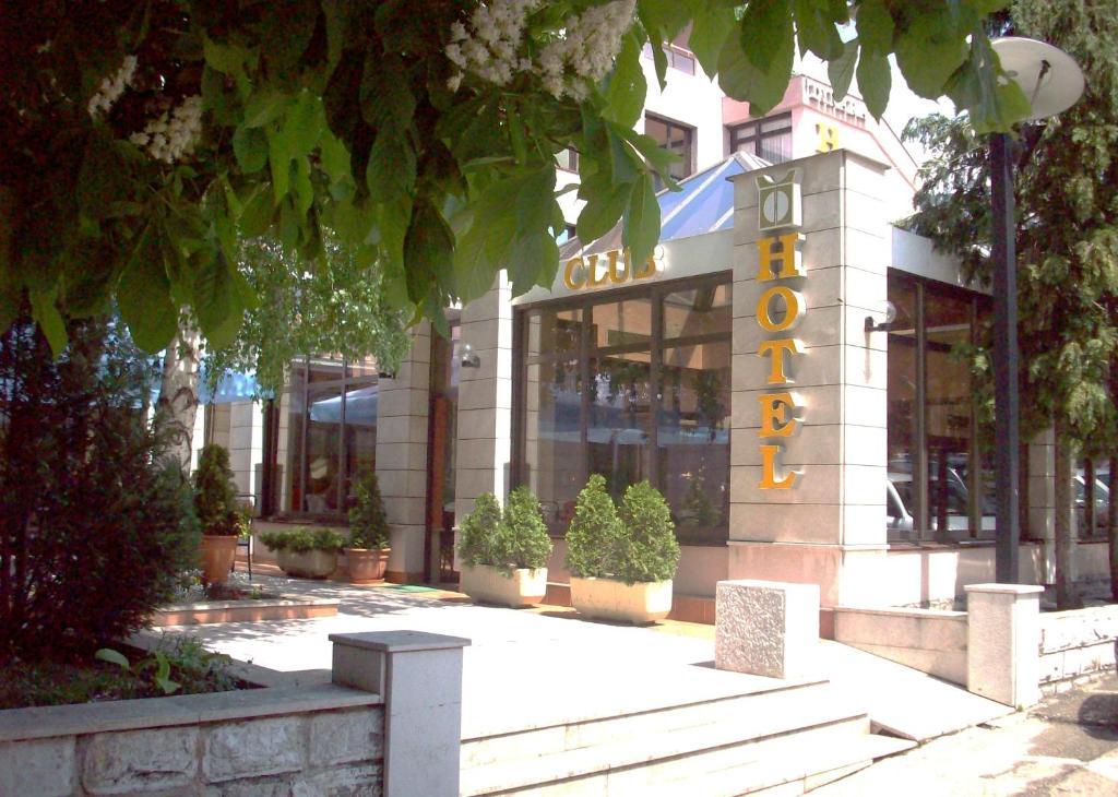 Hotel Dinara ليفنو الغرفة الصورة