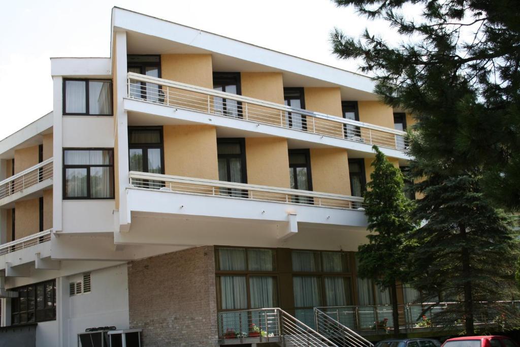 Hotel Dinara ليفنو المظهر الخارجي الصورة